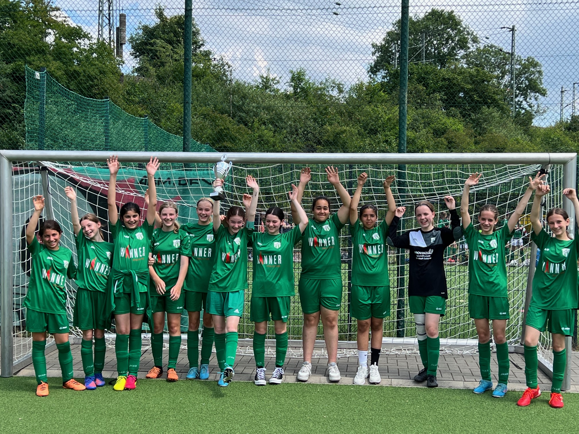U13 - Juniorinnen nehmen Pokal aus Köln mit